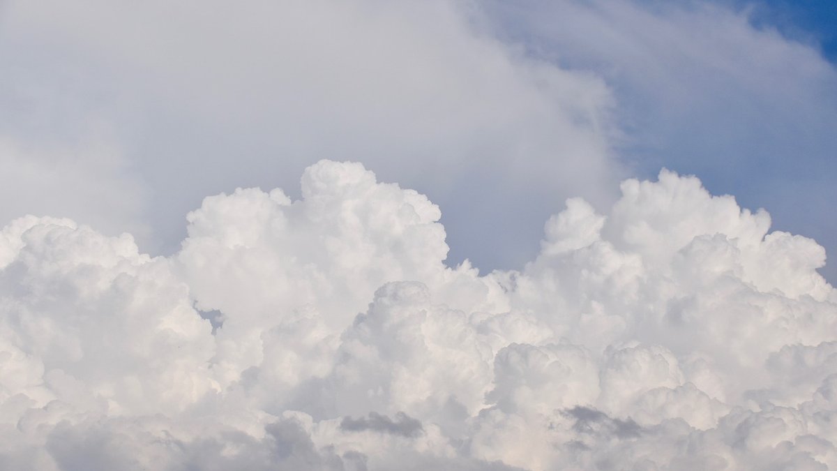 Mixing muted colours for atmospheric distance